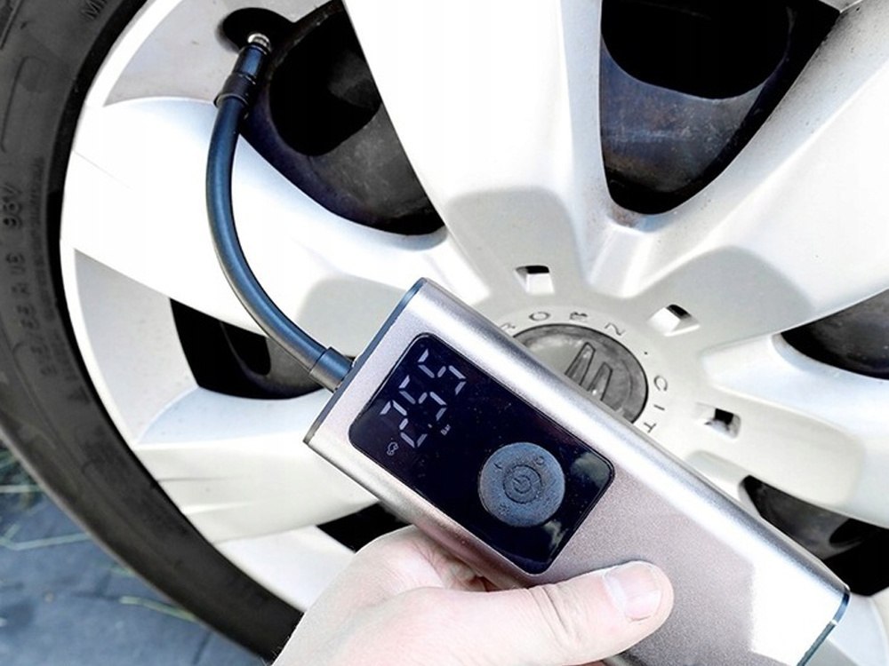 POMPKA AKUMULATOROWA DO ROWERU SAMOCHODU KOMPRESOR ELEKTRYCZNY 10 BAR LCD